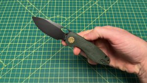 Holding the Vosteed Acorn Knife