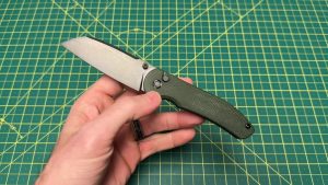 holding the Vosteed Thornton Knife