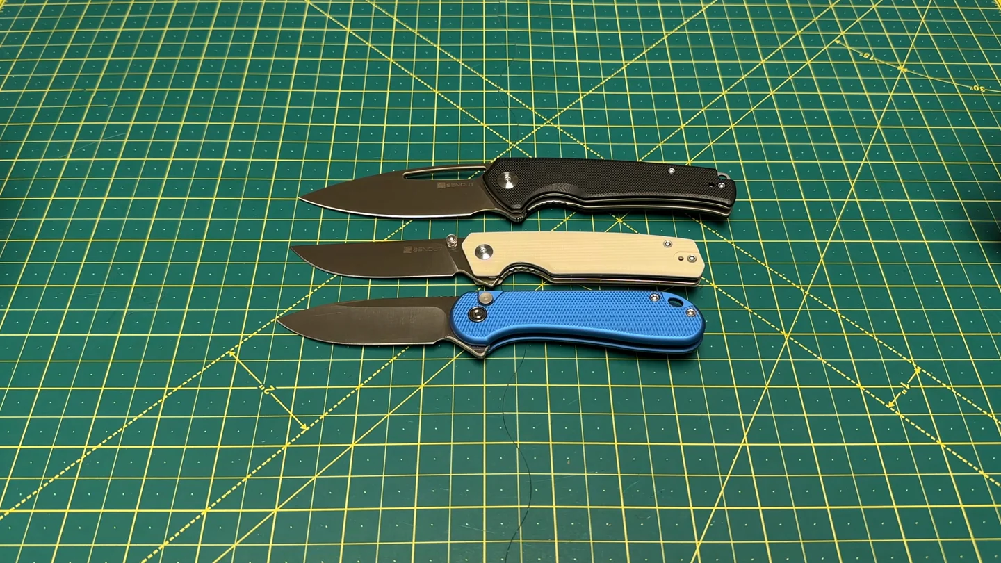 Sencut Mims above ivory Stria and blue Civivi Elementum on a cutting mat